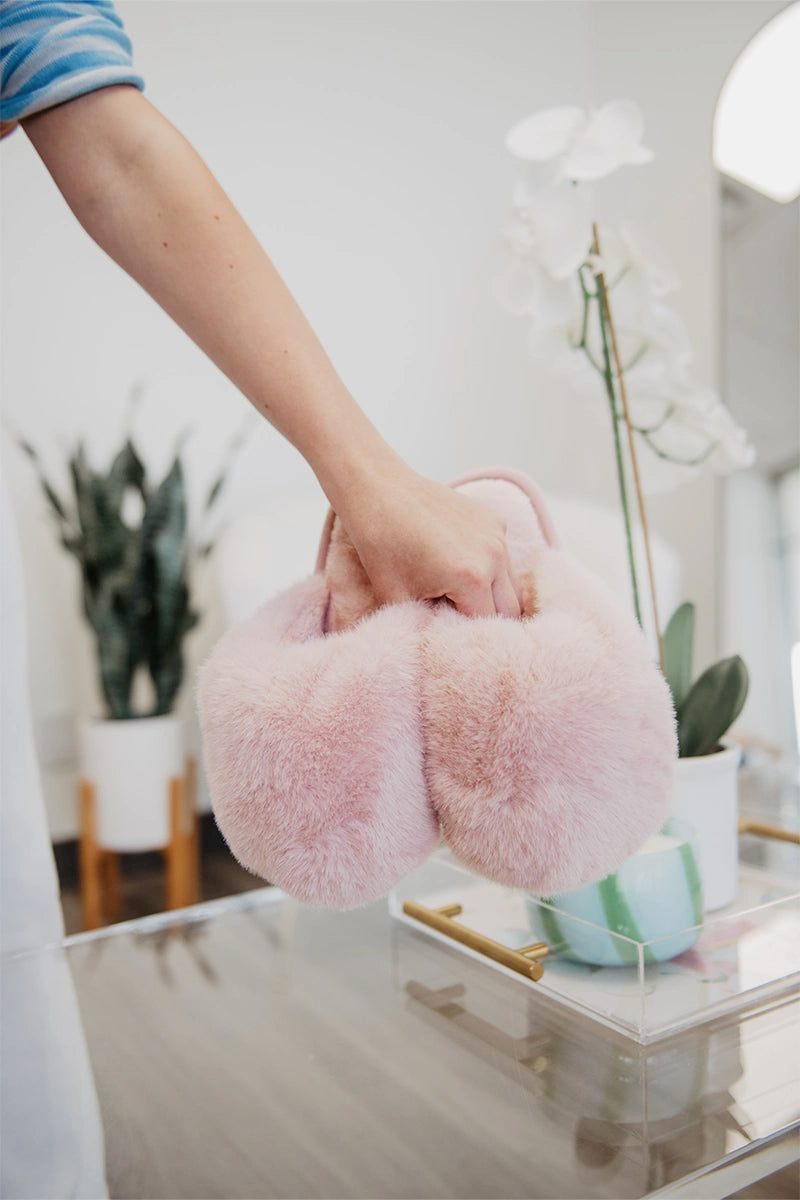 Light Pink Women's Faux Fur Jumbo Slippers Wholesale