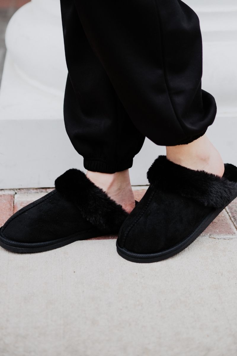 Black Faux Fur Women's Wholesale House Slippers